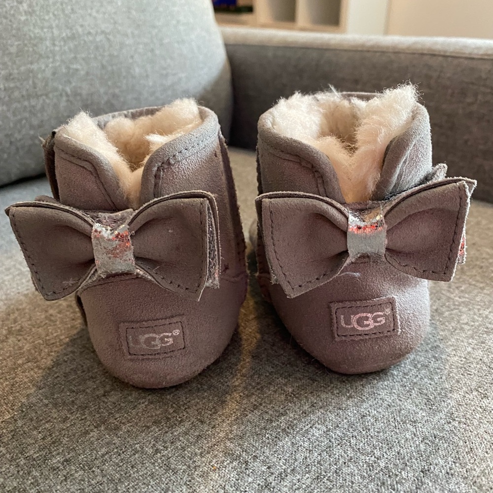 Ugg boots size toddler 4-5